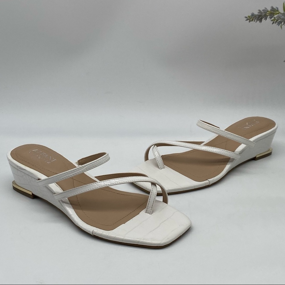 Alfani Eadyn white croc wedge toe ring sandals size 7M